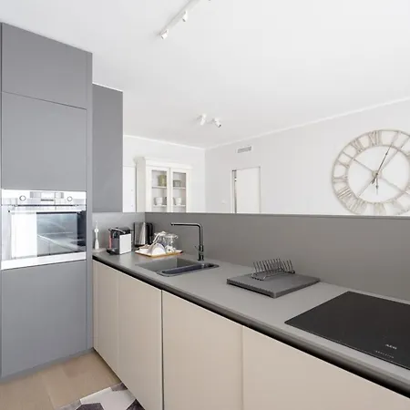 Palazzo Verdi - Seafront Luxe Retreat Apartment