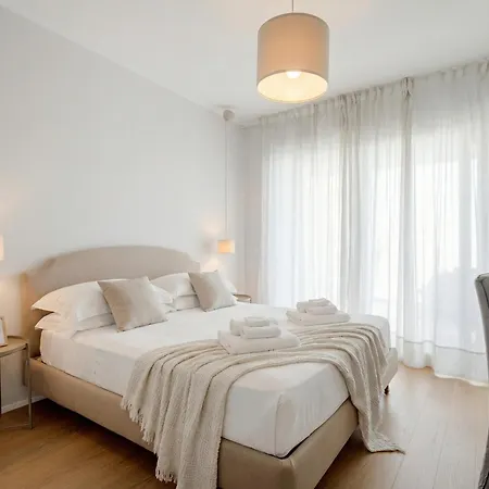 Palazzo Verdi - Seafront Luxe Retreat Apartamento
