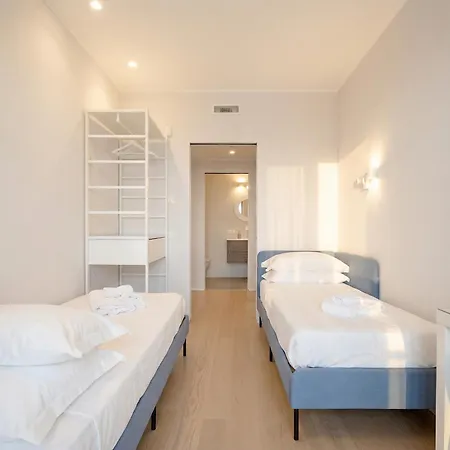 Palazzo Verdi - Seafront Luxe Retreat Apartamento