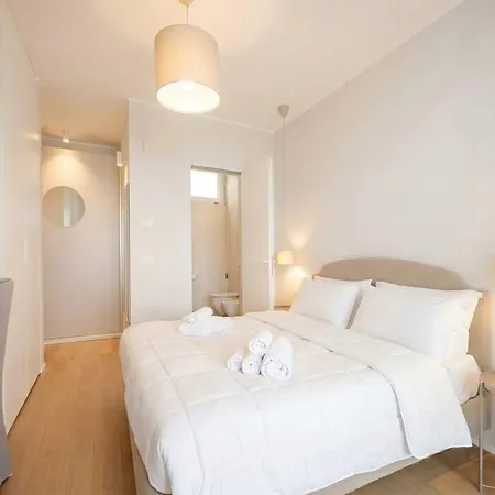 公寓 Palazzo Verdi - Seafront Luxe Retreat 巴里