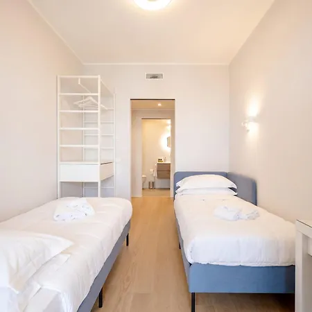 Apartamento Palazzo Verdi - Seafront Luxe Retreat *