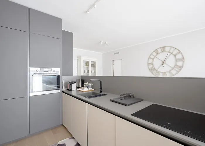 Palazzo Verdi - Seafront Luxe Retreat Apartment